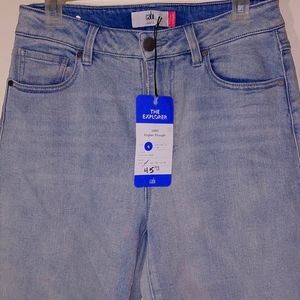 Size 4 Light "Summer wash" Cabi jeans